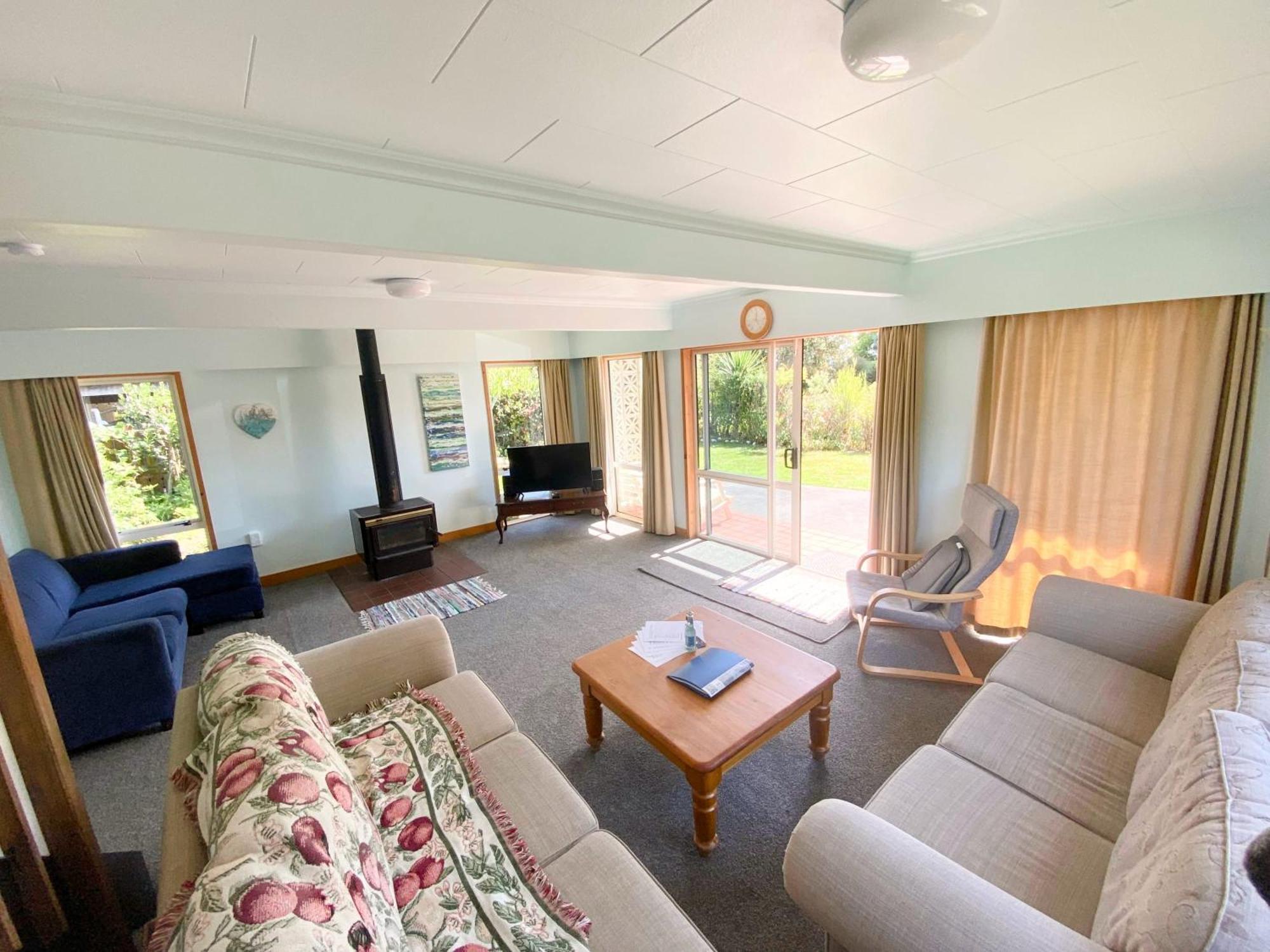 Coastal Charm In Patons Rock Villa Rangihaeata Exterior photo